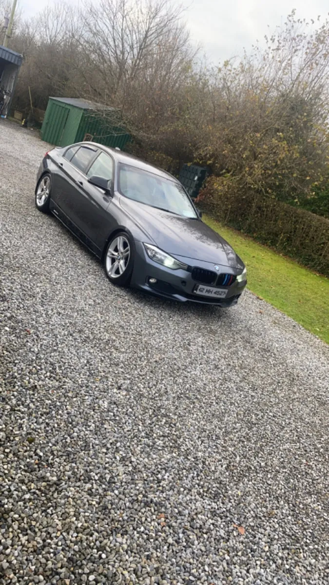 BMW 320 - Image 1