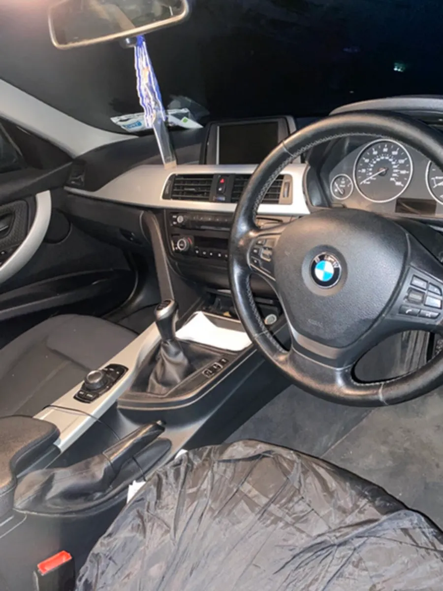 BMW 320 - Image 4