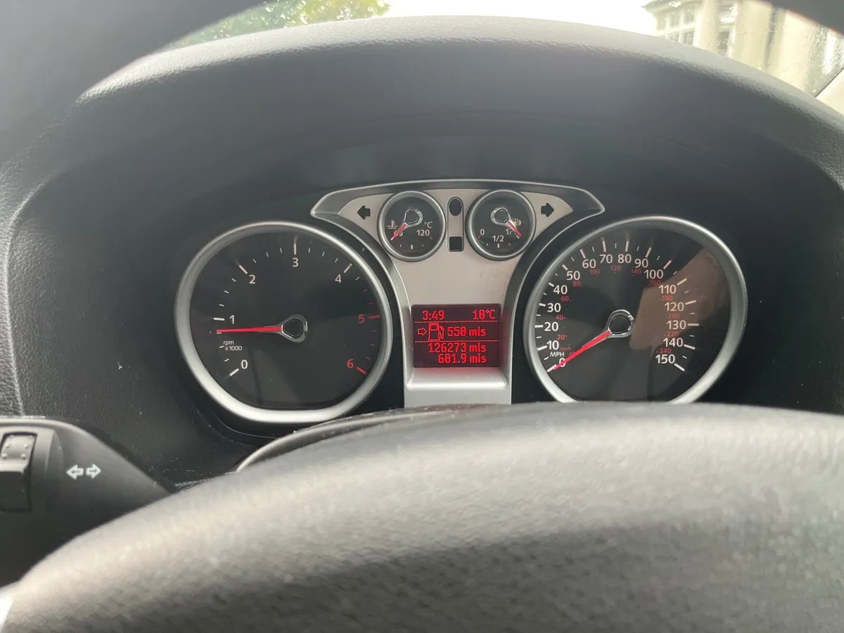 Ford Focus 2010 - Image 2