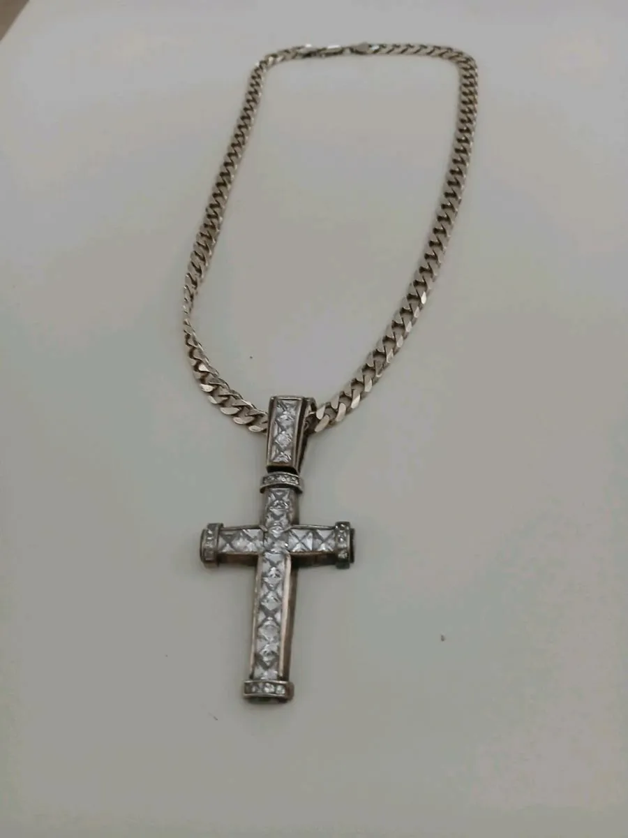 ITALIAN SILVER CROSS AND CHAIN - Image 1