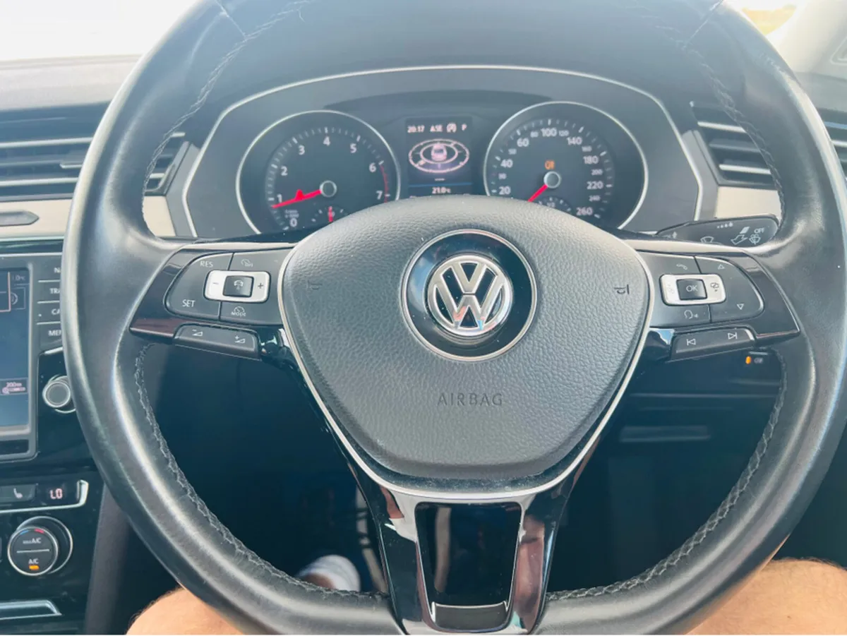 Volkswagen Passat Hi-Line - Massive Spec - Image 3