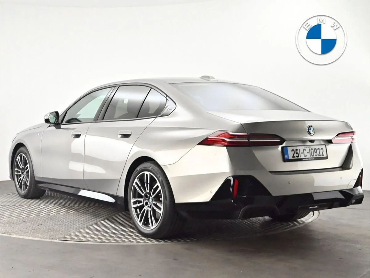 BMW 5 Series 520i M Sport Saloon - Image 2