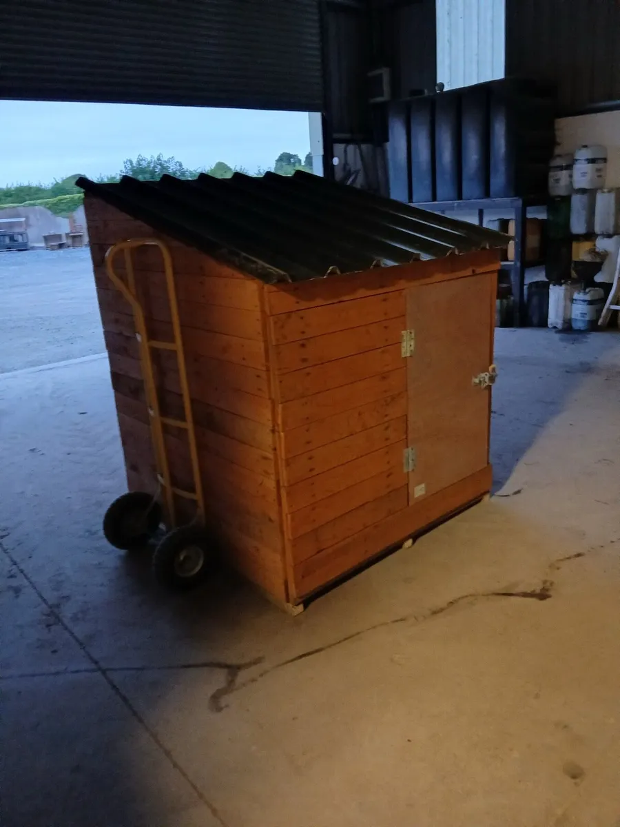Hen house - Image 3