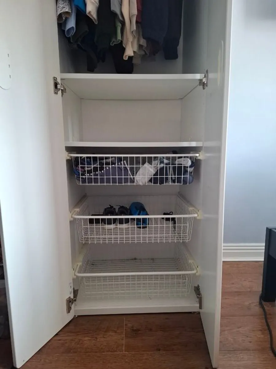Bed and wardrobe - Image 3