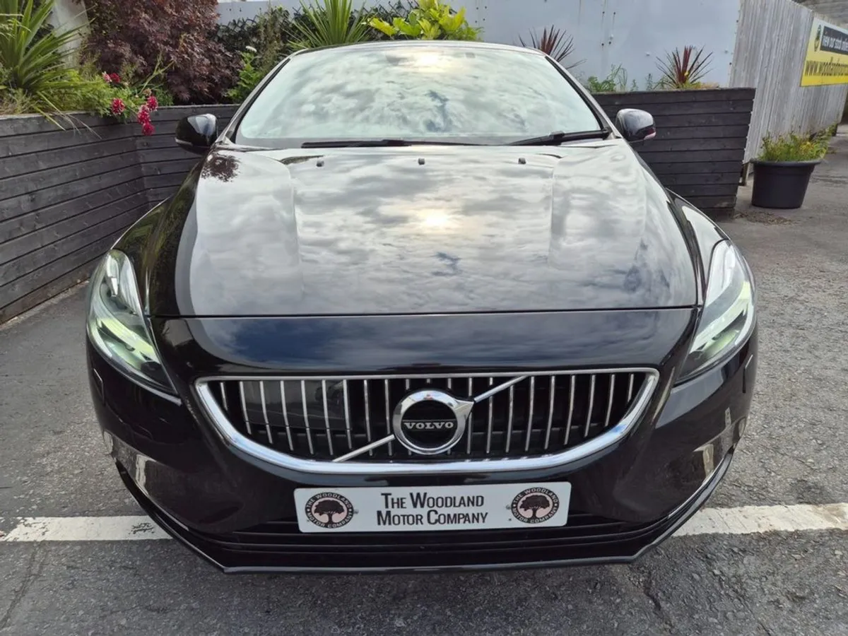 Volvo V40 1.5 T3 Auto / Inscription / TOP Spec / - Image 4