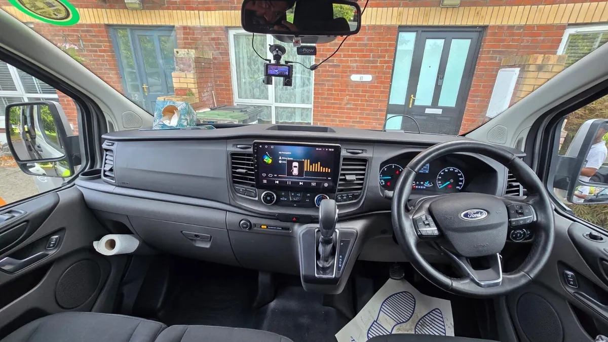Ford Transit Custom Custom 9 Seats Passanger - Image 2