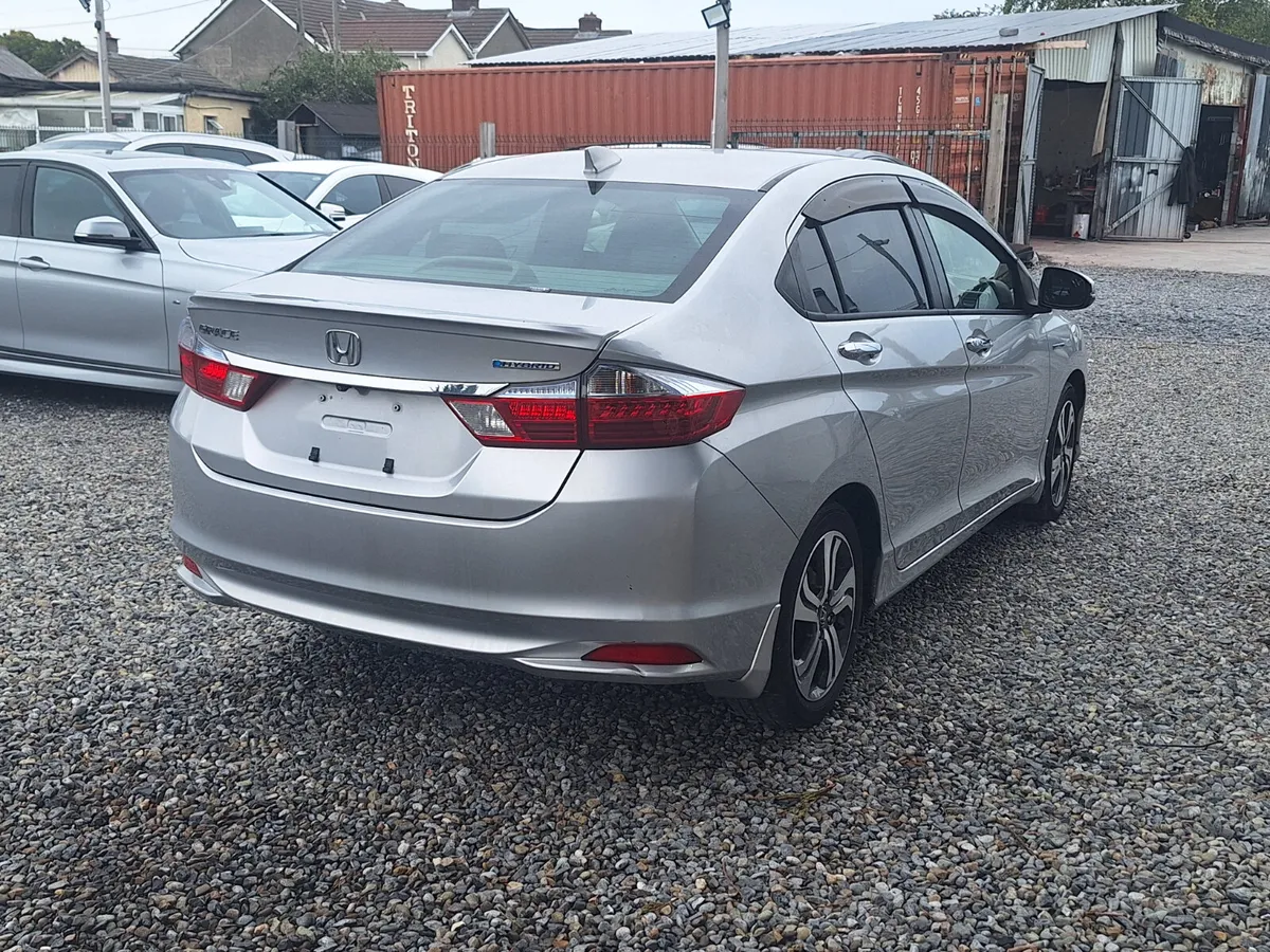 2017 Honda Grace 1.5L Hybrid|Automatic|LOW MILEAGE - Image 4