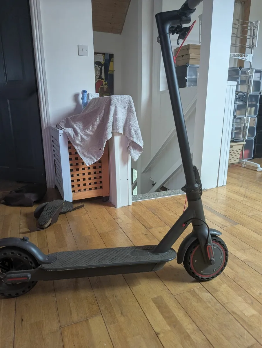 Aovo Pro E- Scooter - Image 1