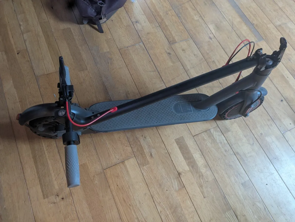 Aovo Pro E- Scooter - Image 3