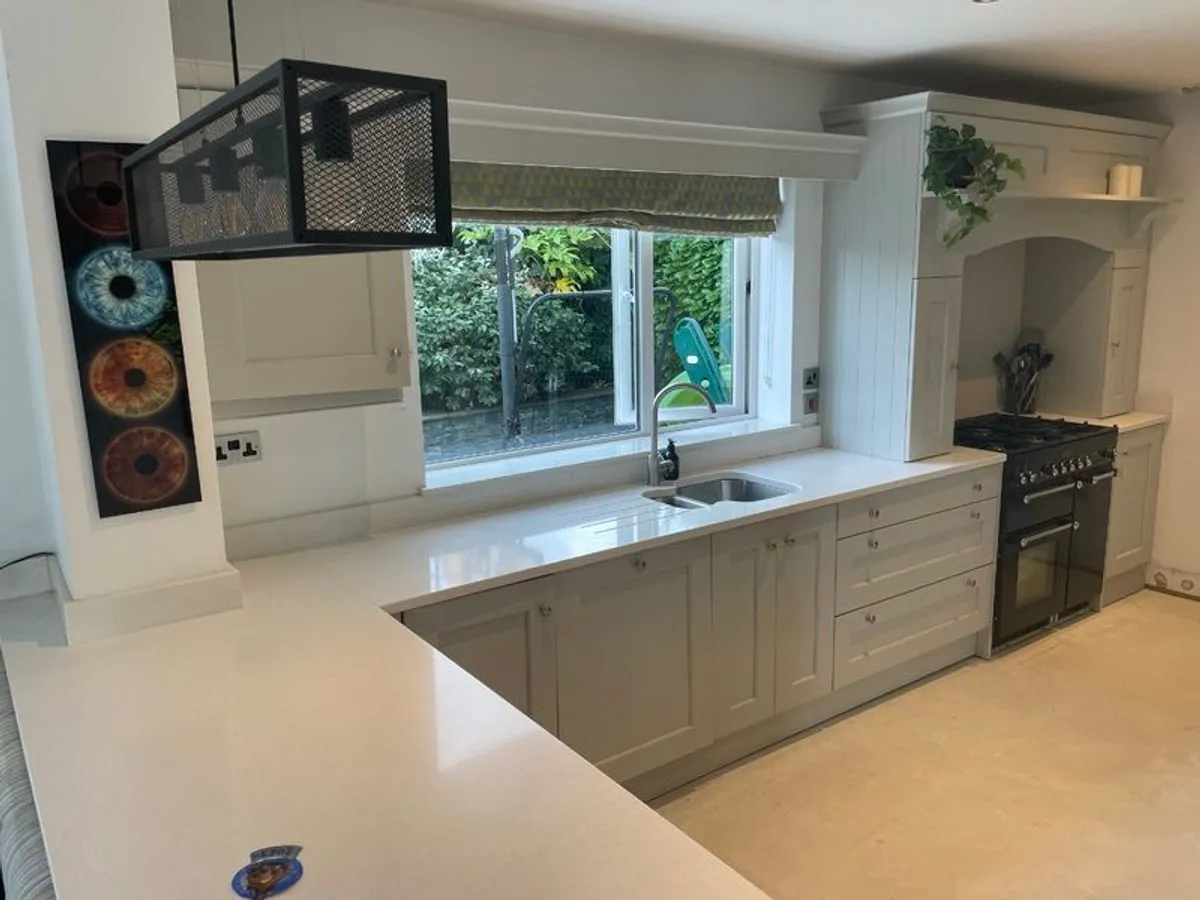 Fully fitted kitchen - Image 1