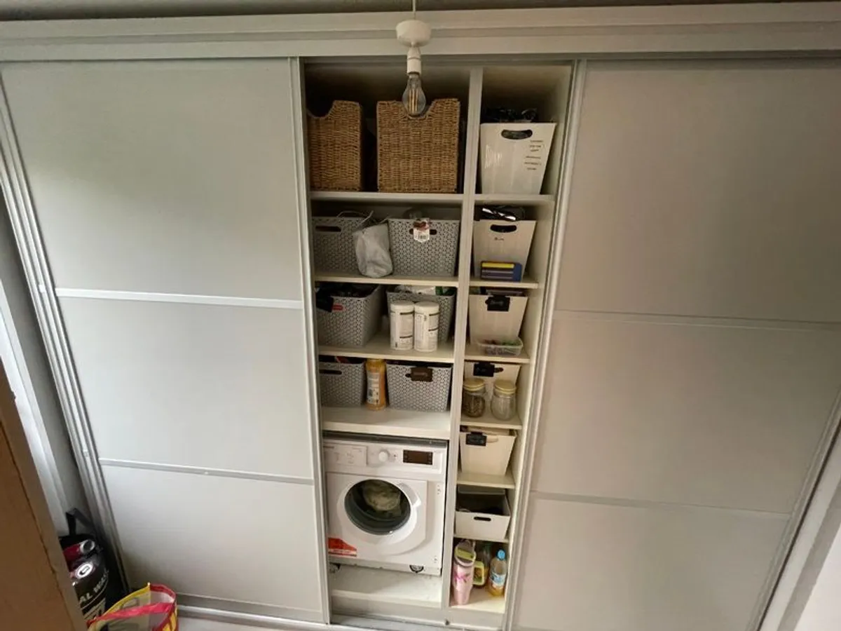 Fully fitted kitchen - Image 3