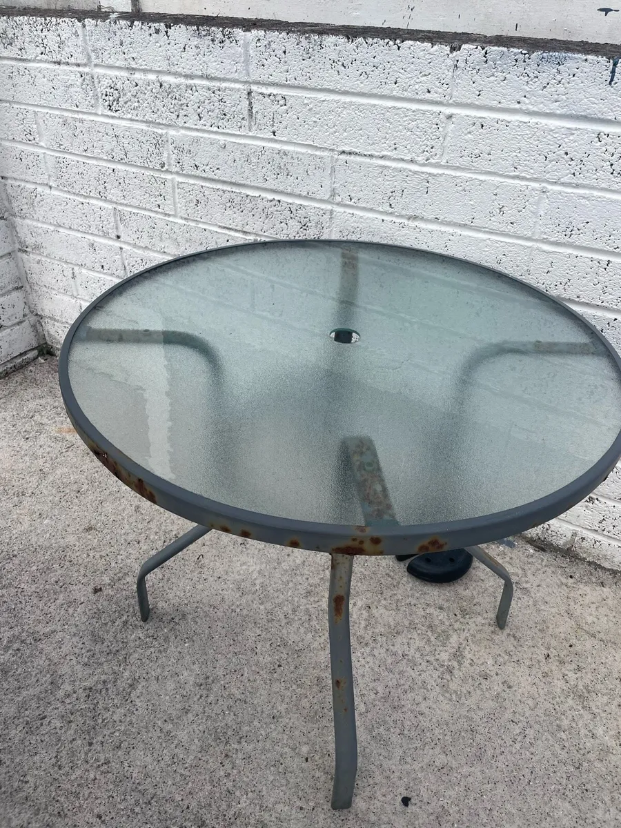Garden table and chairs - Image 2