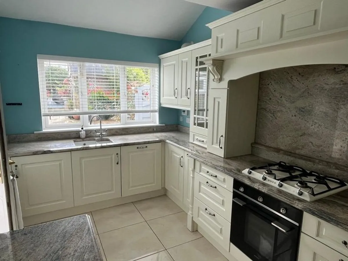 Full Kitchen for sale - Image 1