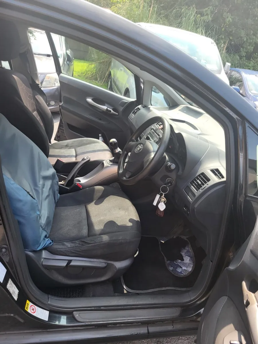 Car - Image 2