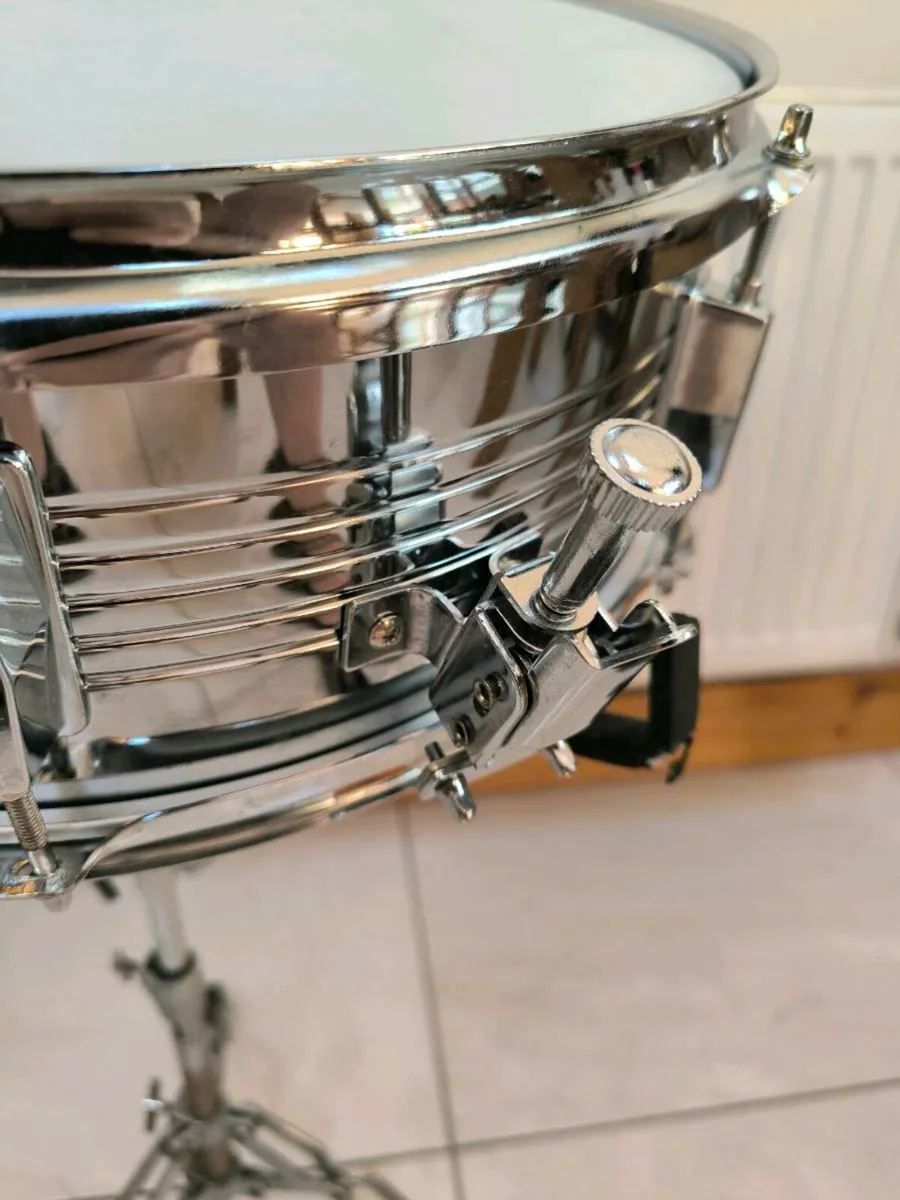 2 Snare drums with stands. Buy one, get one free! - Image 2