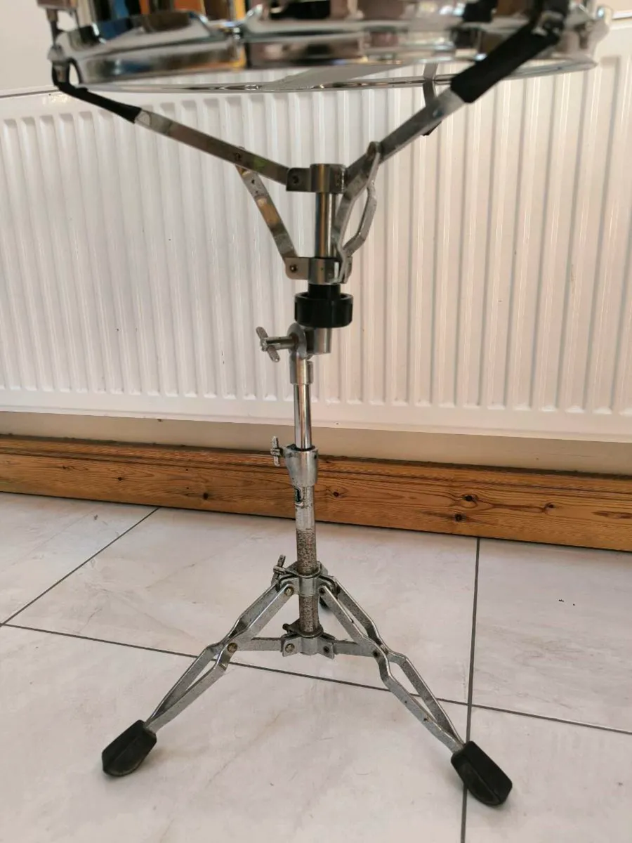 2 Snare drums with stands. Buy one, get one free! - Image 3