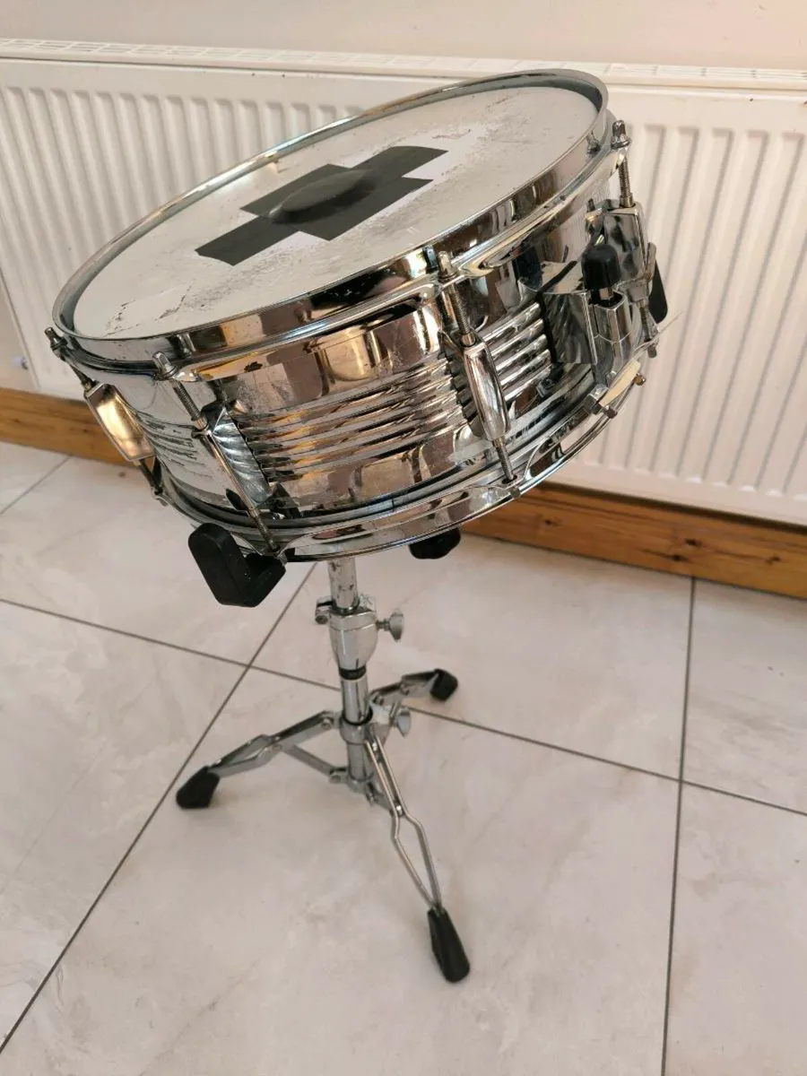 2 Snare drums with stands. Buy one, get one free! - Image 4