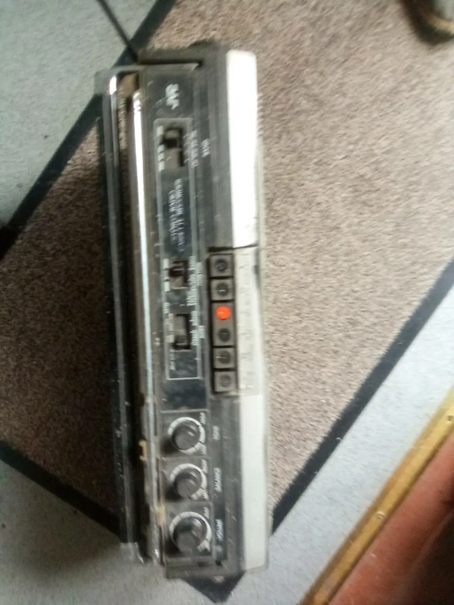OLD.  JVC.   STEREO.   RADIO.   CASSETTE. RECORDER - Image 4
