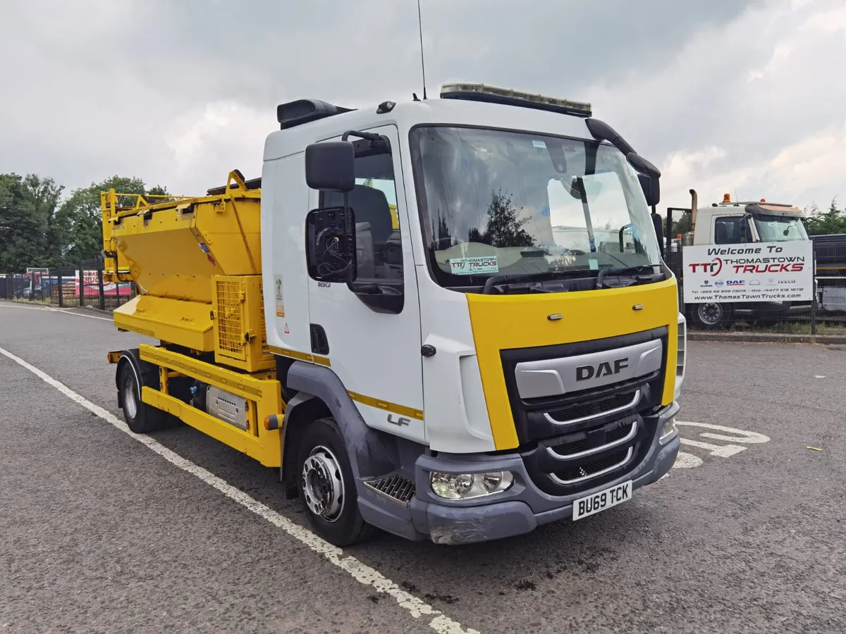 2020 Daf LF 180 12 ton hotbox - Image 1