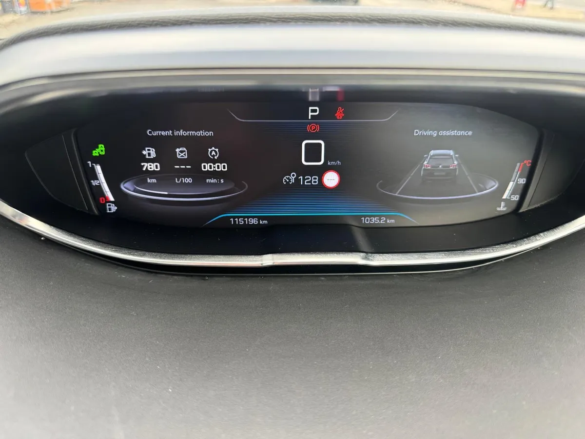 Peugeot GT line 5008 diesel 1.5l - Image 4