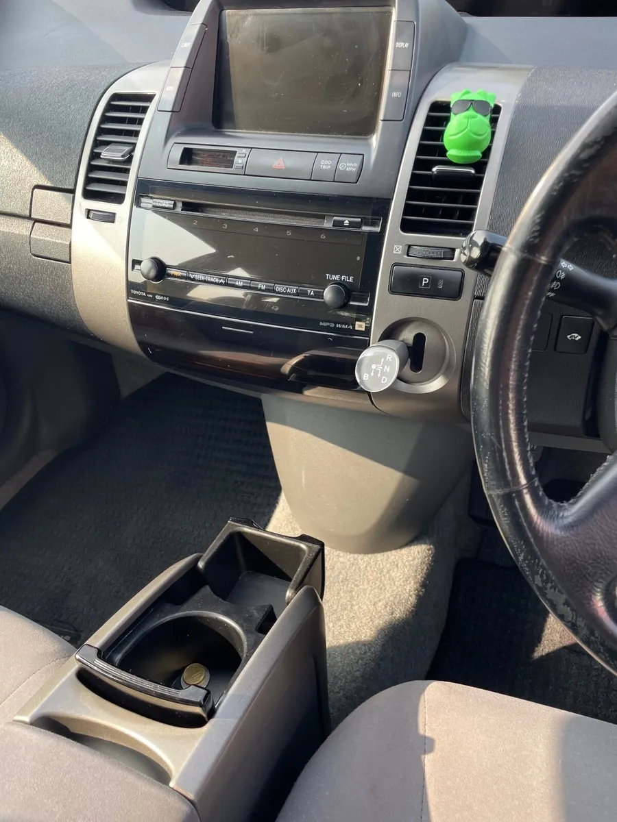 Toyota Prius 2010 - Image 2