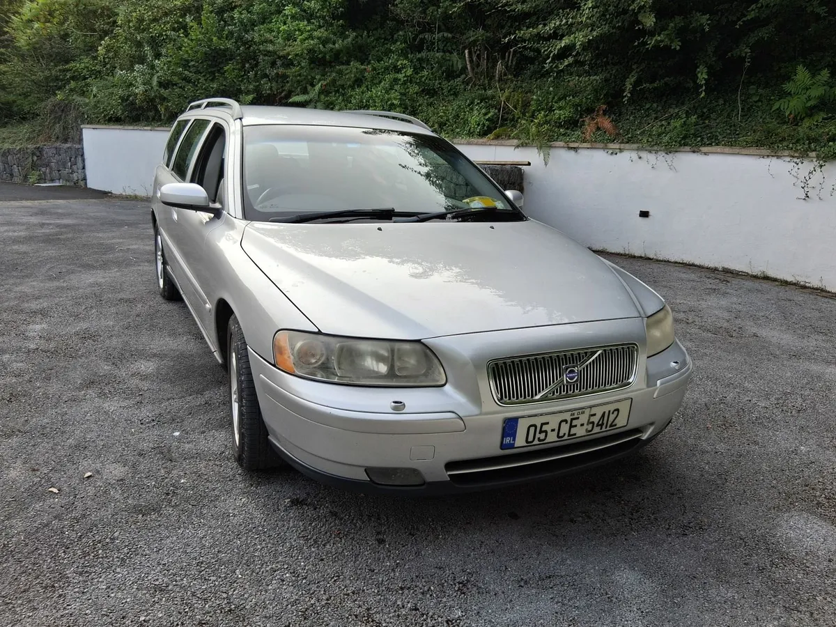 Volvo V70 2005 - Image 2