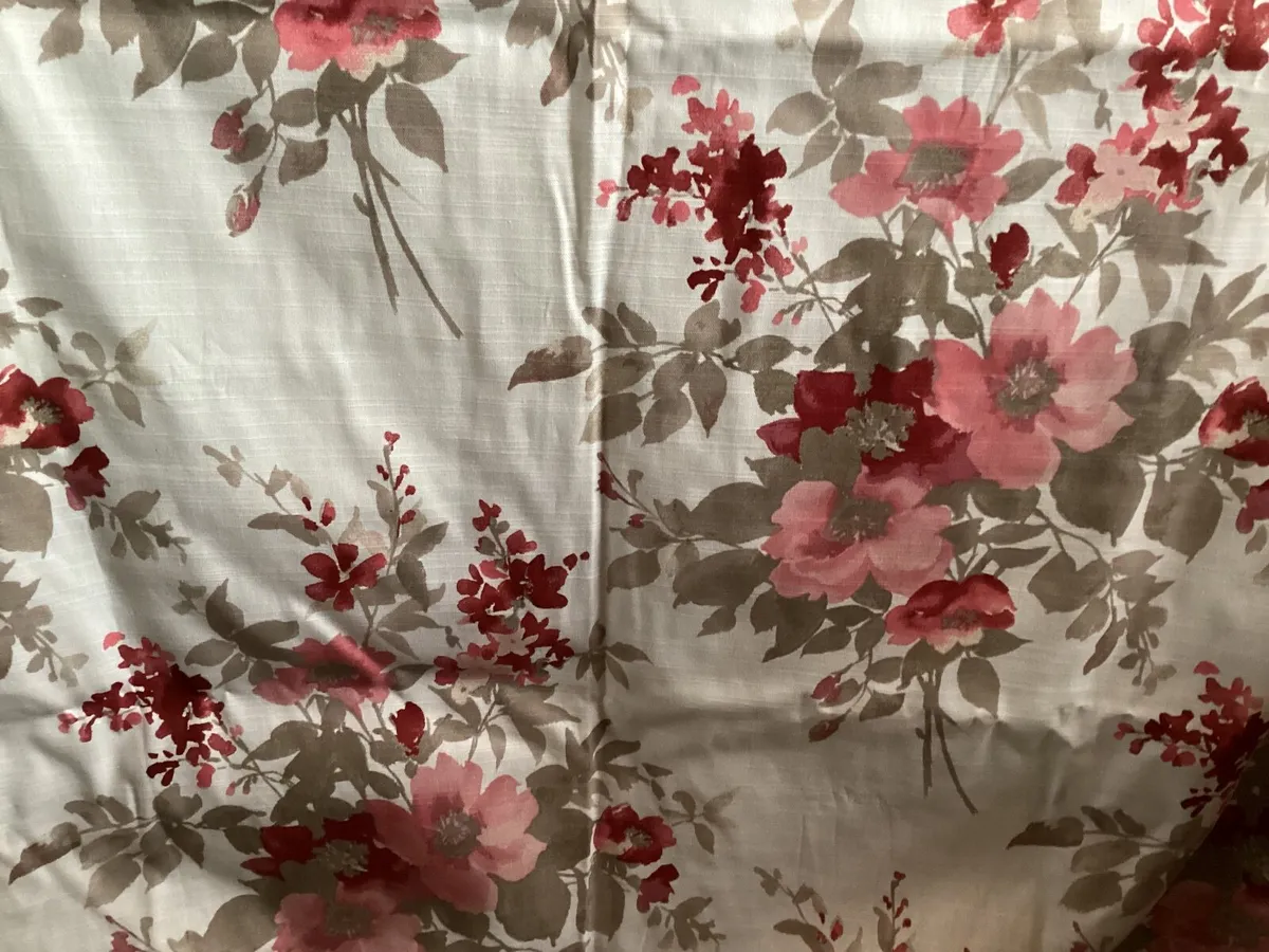 Curtains - Image 2