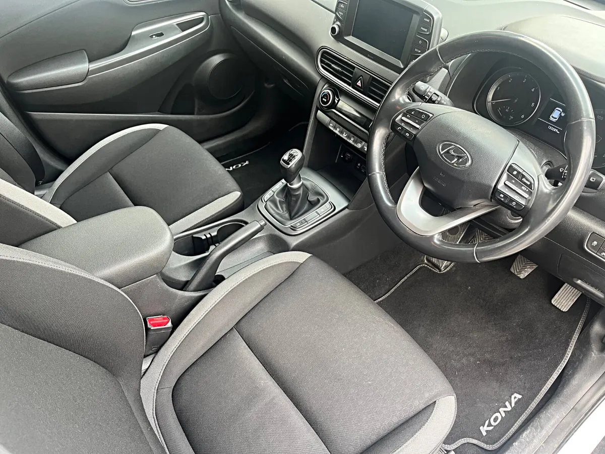 Hyundai KONA KAUAI EXECUTIVE DIESEL COMMERCIAL 5DR - Image 4