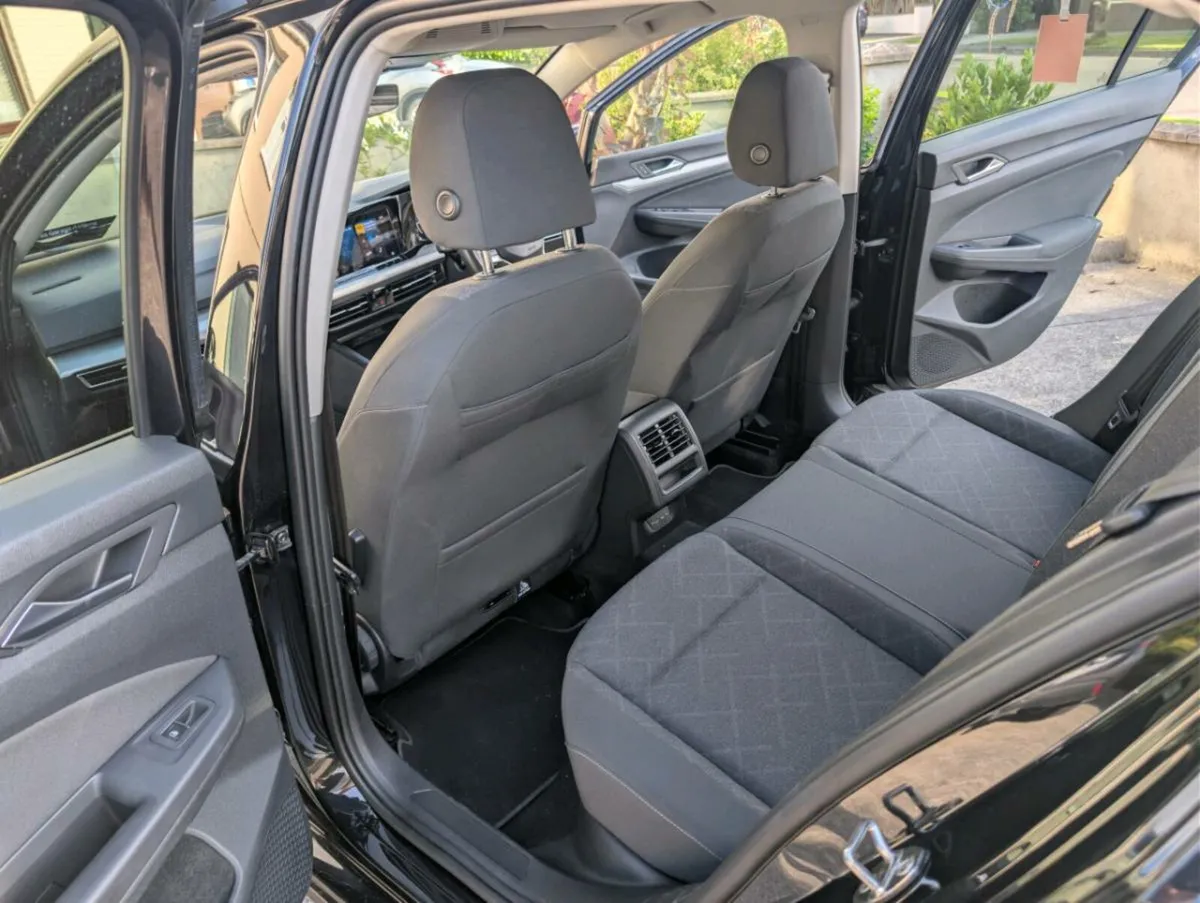Volkswagen Golf - Image 1