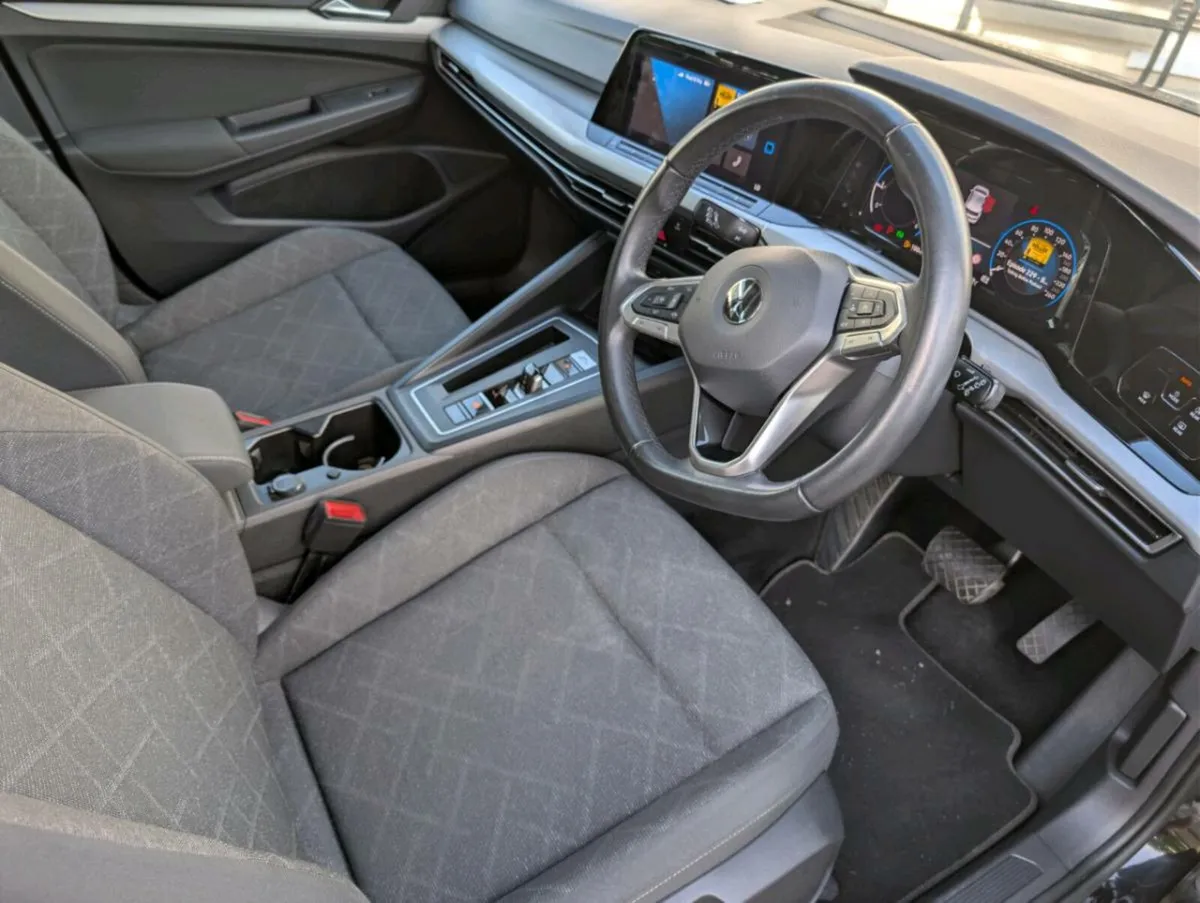 Volkswagen Golf - Image 4