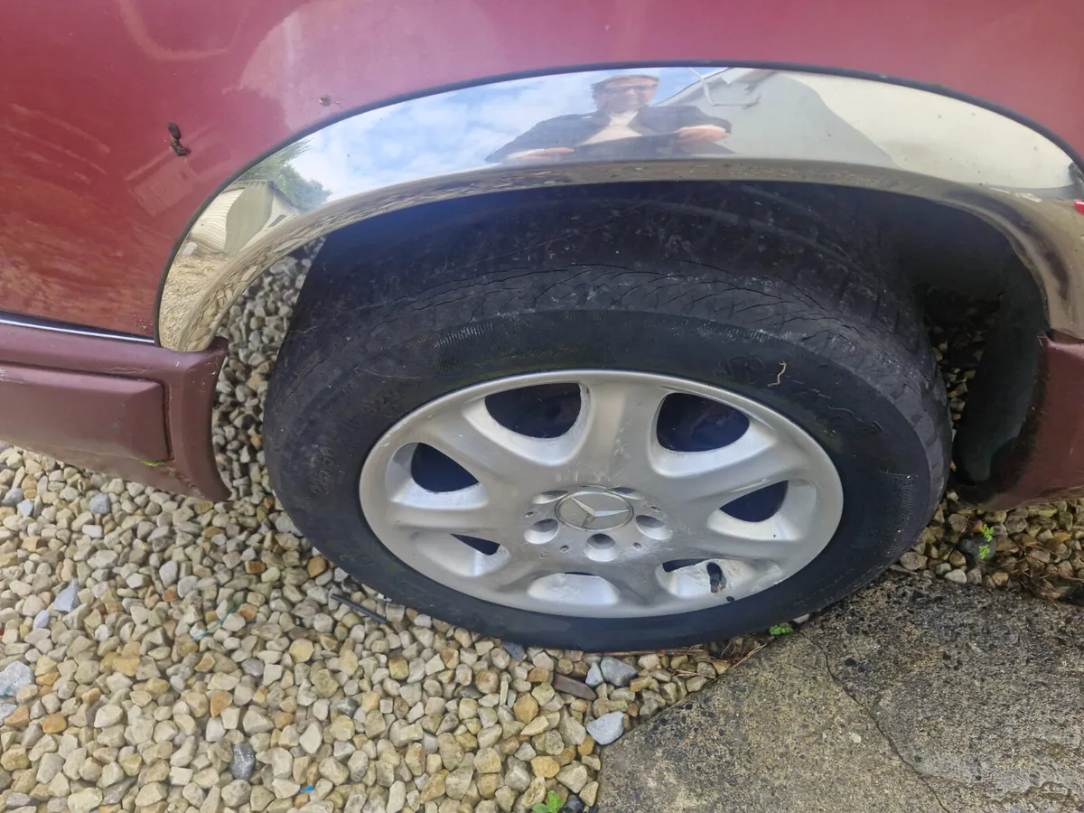 Mercedes 124 300 Diesel, auto - Image 4