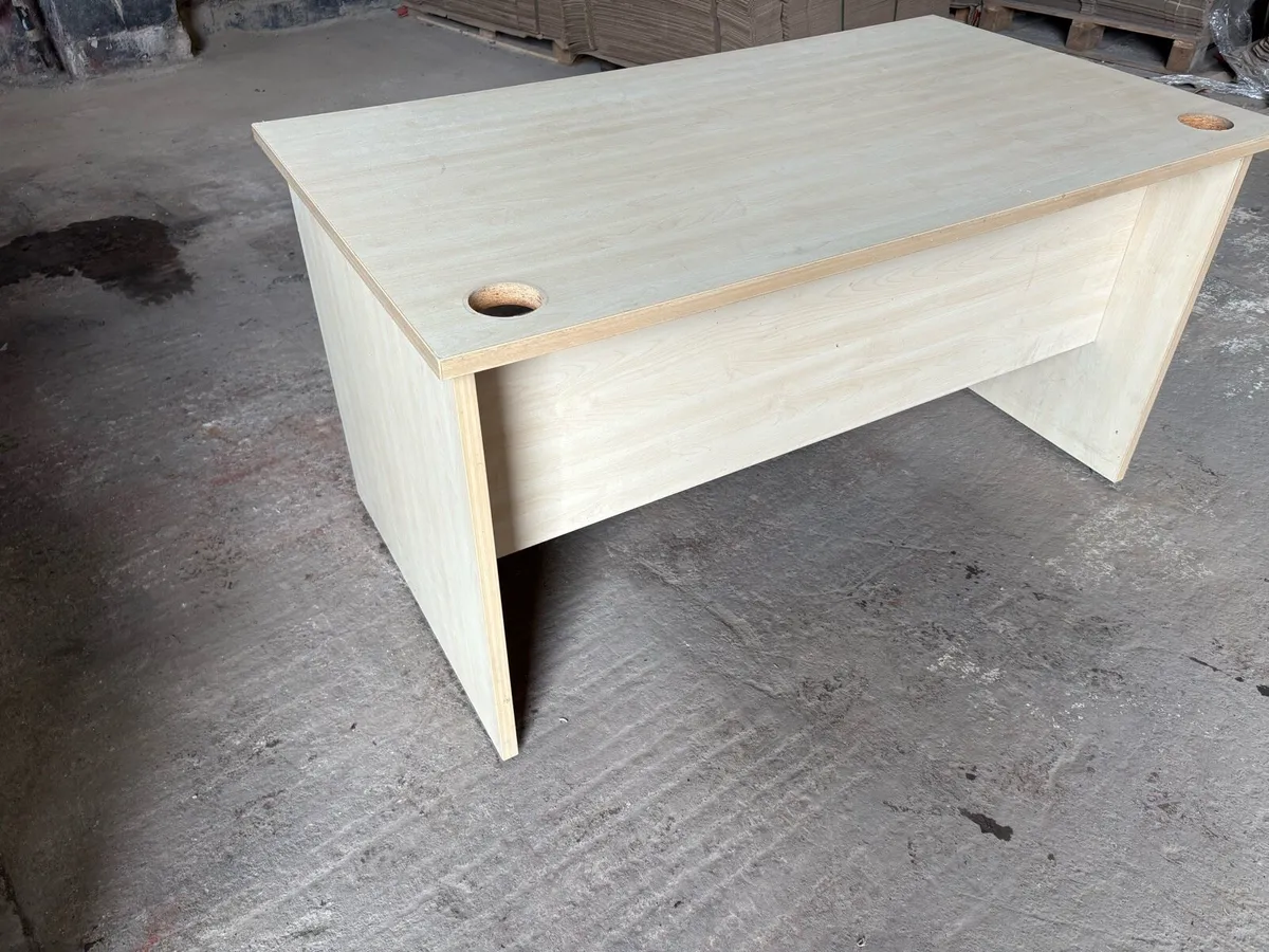 Office desk - Image 1