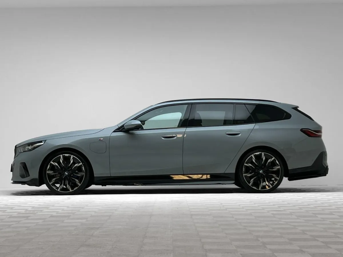 BMW 5 Series 530E Touring M Sport - Image 4