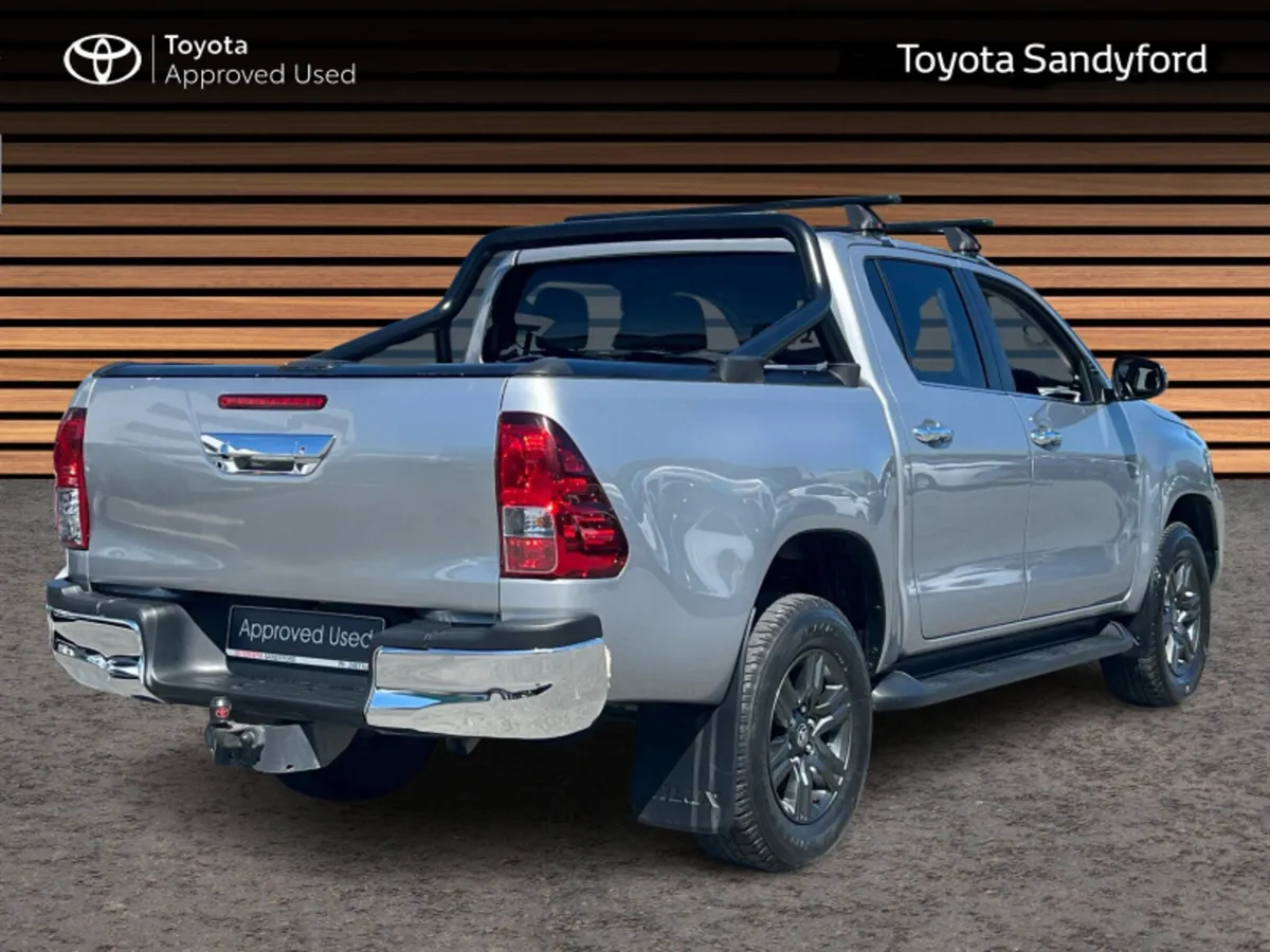 Toyota Hilux 2.4 SR5 DOUBLE CAB // REAR CAMERA // - Image 2