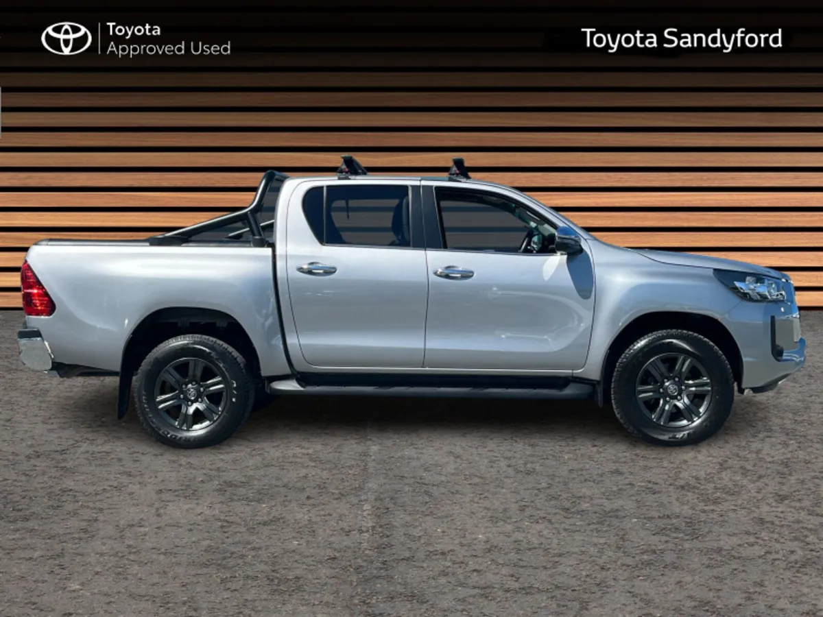 Toyota Hilux 2.4 SR5 DOUBLE CAB // REAR CAMERA // - Image 3