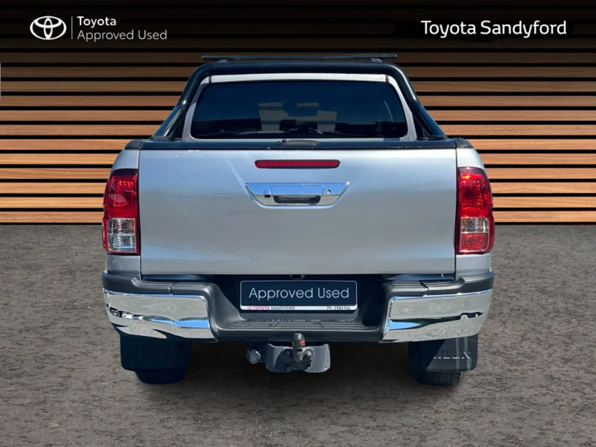 Toyota Hilux 2.4 SR5 DOUBLE CAB // REAR CAMERA // - Image 4