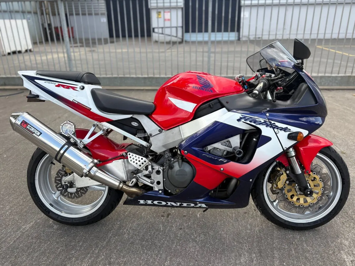 2000 Honda Fireblade 929. - Image 1