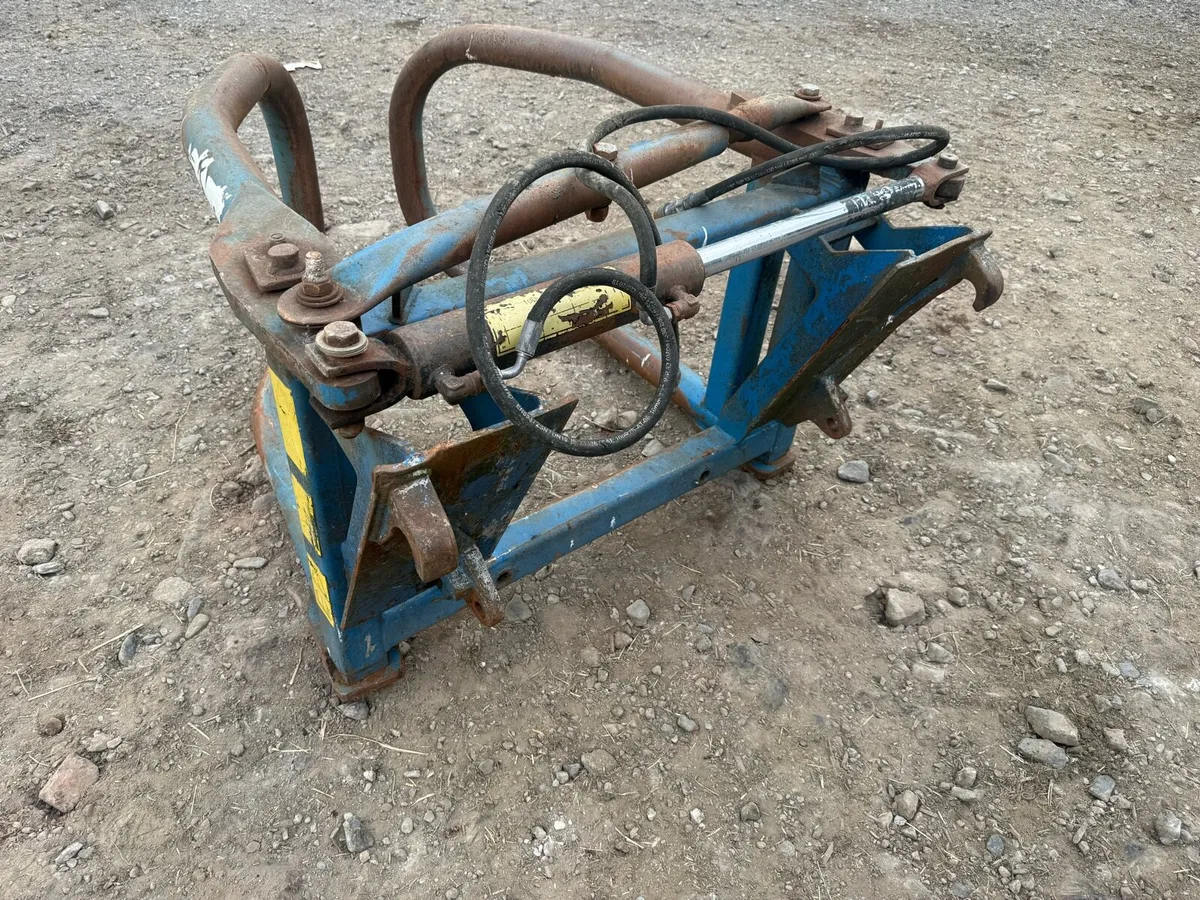 Bale squeeze - Image 3