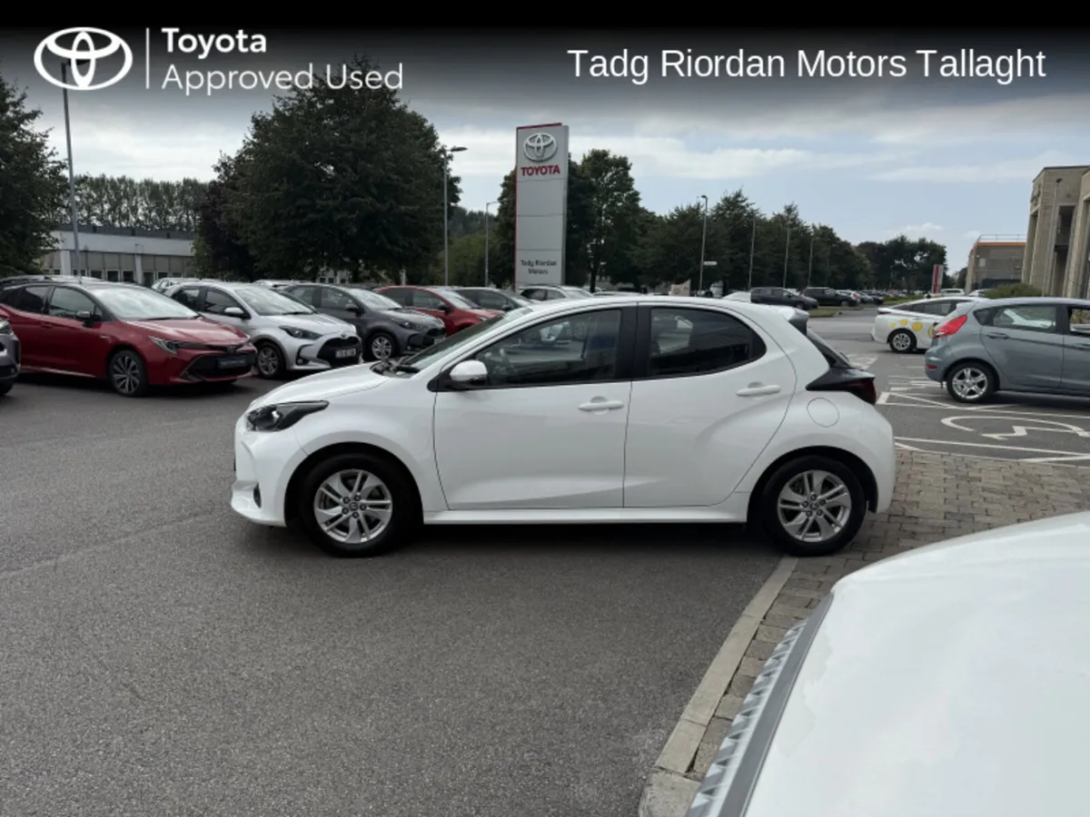 Toyota Yaris hybrid luna - Image 4