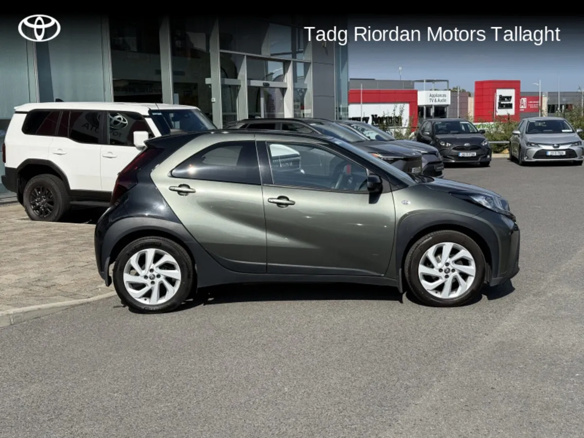 Toyota Aygo X DESIGN 4DR *** 1 OWNER FROM TADG RIO - Image 3