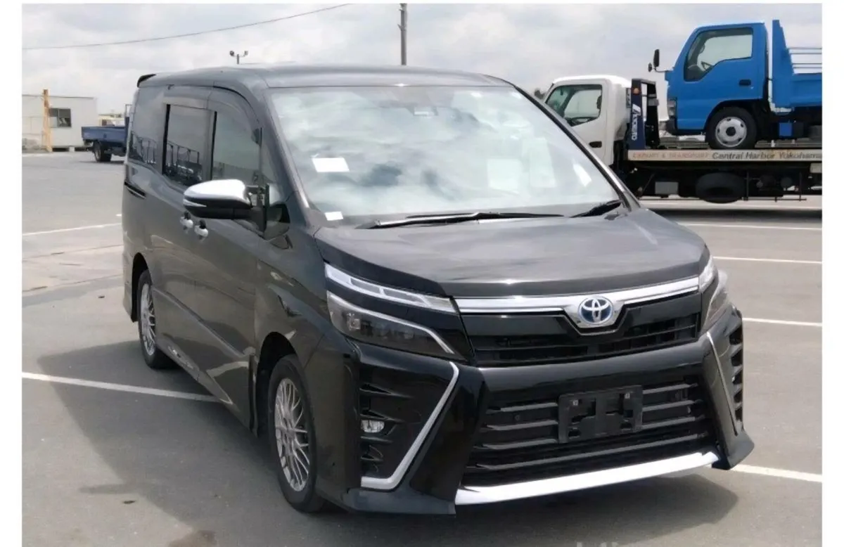Toyota Voxy 2021 hybrid 1.8L - Image 1