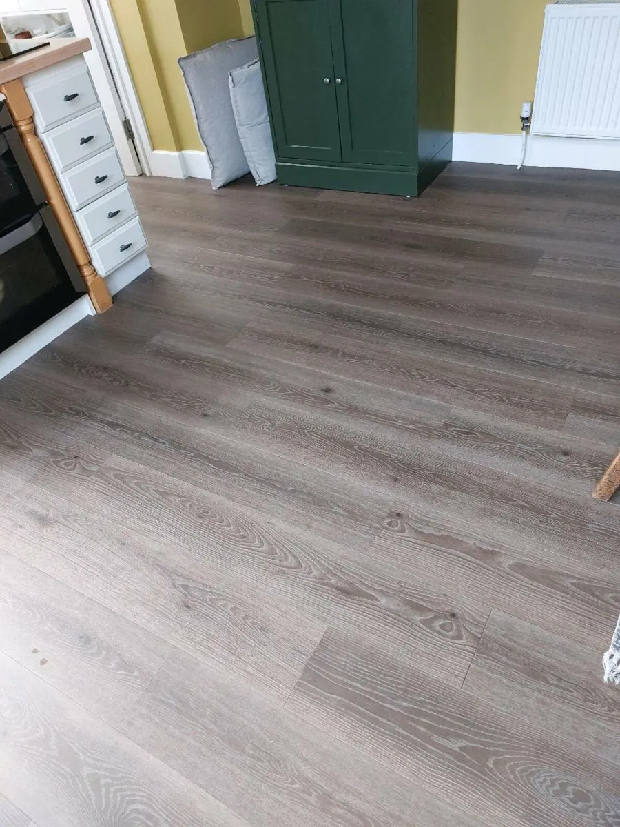 Vinyl Tiles-Great Quality - Image 1
