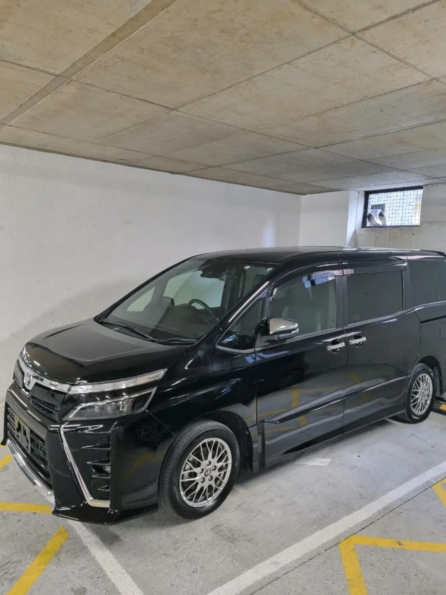 Toyota Voxy 2021 hybrid 1.8L - Image 2