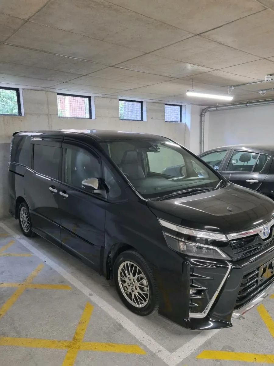 Toyota Voxy 2021 hybrid 1.8L - Image 3