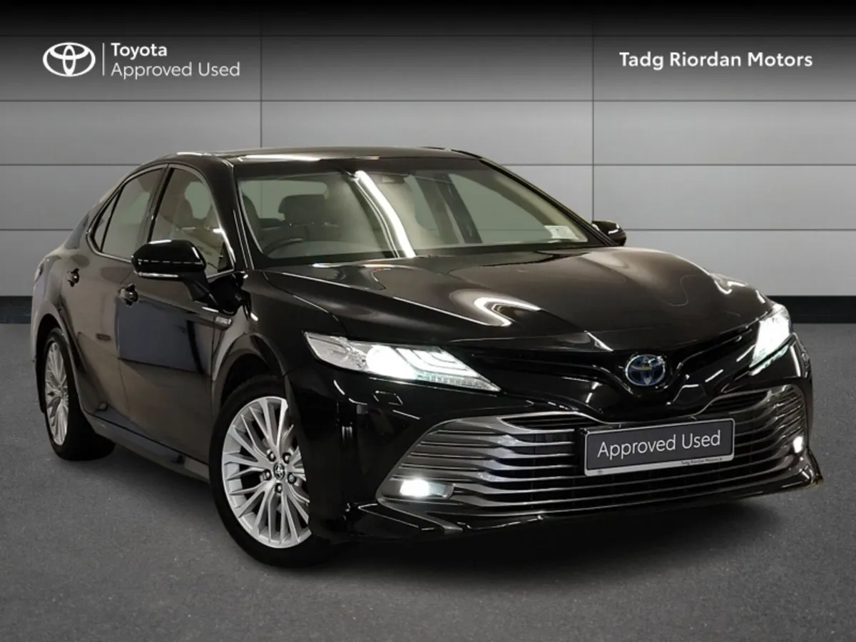 Toyota Camry HYBRID PLATINUM - Image 1