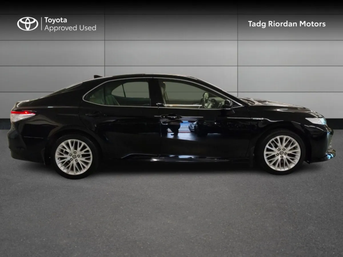 Toyota Camry HYBRID PLATINUM - Image 3