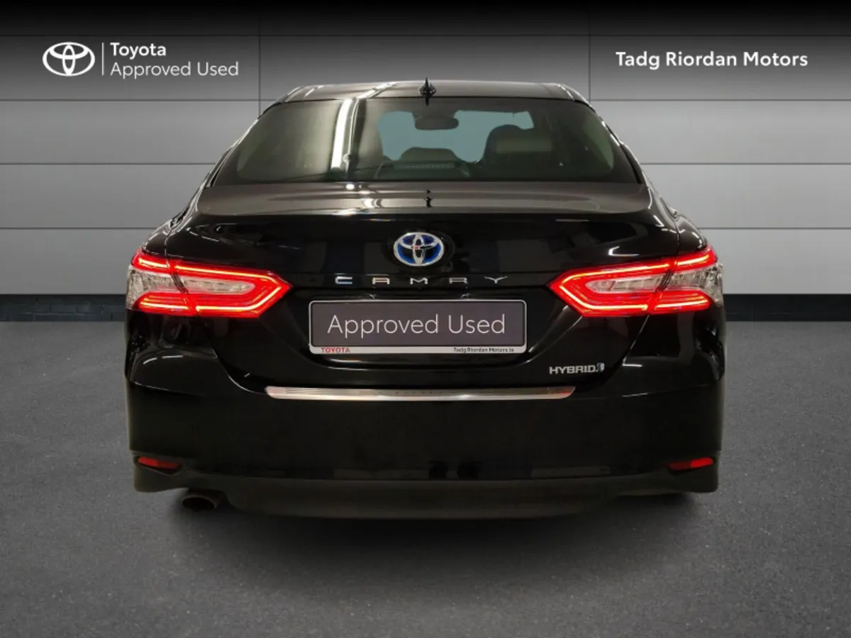 Toyota Camry HYBRID PLATINUM - Image 4