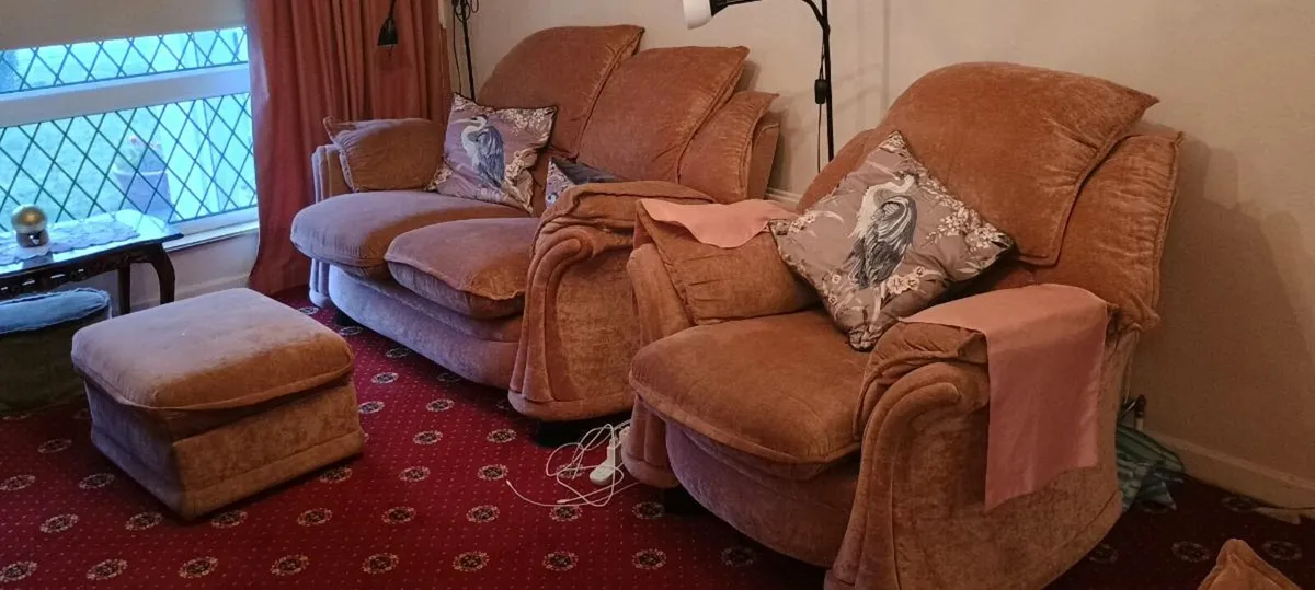 3 Piece Suite - Free to take - Image 1