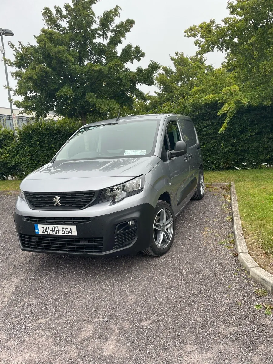 Van - Image 1