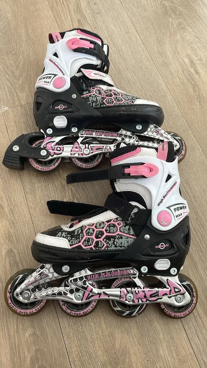 Inline roller blades